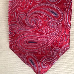 Cremieux 100% silk paisley tie